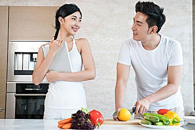 《英雄联盟》S13总决赛BLG对战T1 中韩对决再次上演